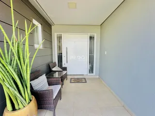 Vista da fachada da residência em Lajeado, Brasil.