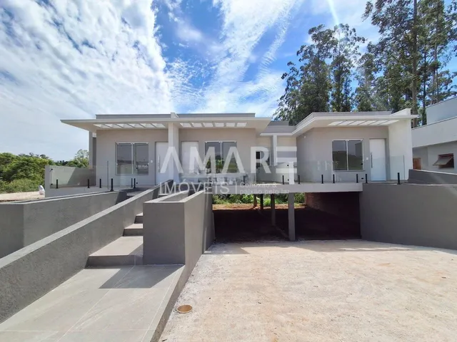 Casa geminada com 2 dormitórios