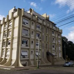 Fachada de um prédio residencial em Lajeado, Brasil.
