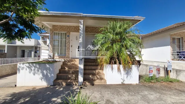 Casa geminada com 2 dormitórios