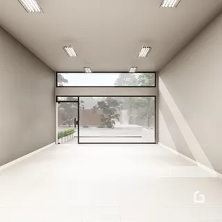 Vista interna de um corredor com grandes janelas que dão para o exterior.