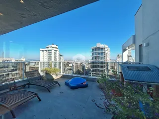 Vista panorâmica da varanda com vista para a paisagem.