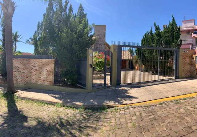 Casa com 4 dormitórios