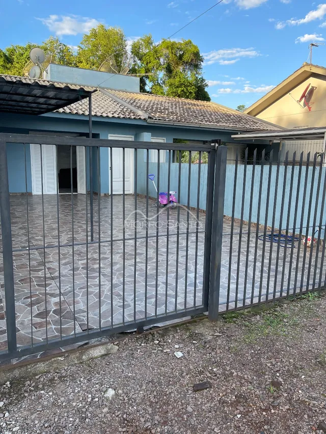 Casa geminada com 2 dormitórios