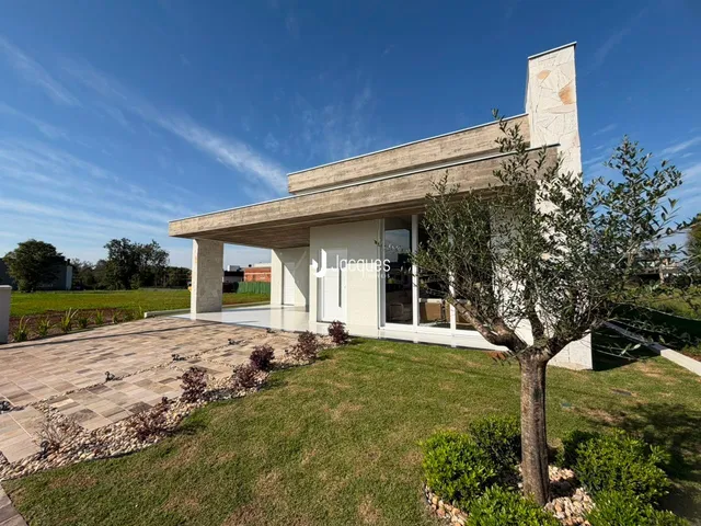 Casa com 3 dormitórios