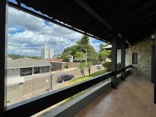 Vista da fachada de uma propriedade em Lajeado, Brasil, vista de um terraço.