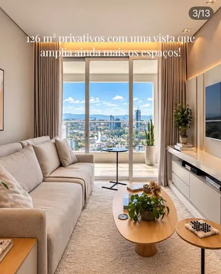 Sala de estar com vista para a paisagem urbana da cidade.