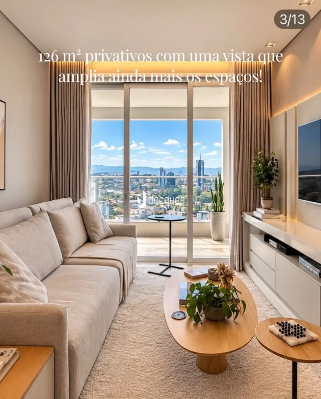 Sala de estar com vista para a paisagem urbana da cidade.