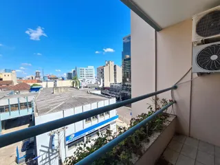 A foto mostra a fachada de um prédio em Lajeado, Brasil.