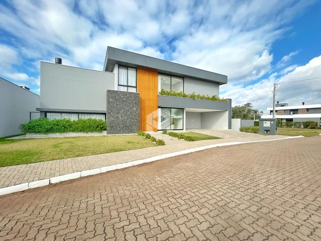 Fachada moderna de uma residência em Lajeado, Brasil.