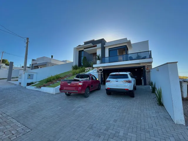 Fachada de uma casa moderna em Lajeado, Brasil.
