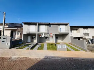 Fachada de uma residência em Lajeado, Brasil, com jardim frontal.