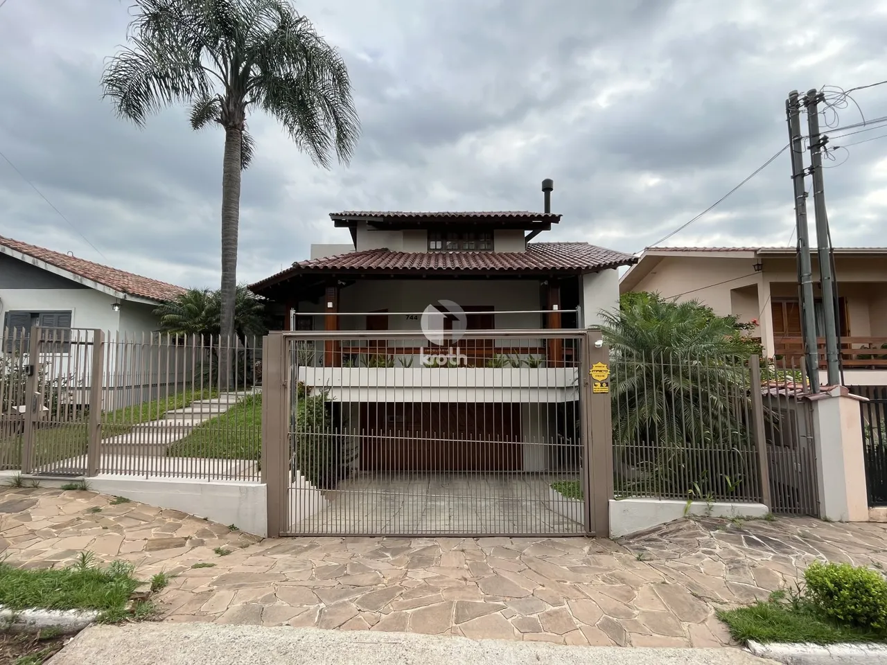 Casa com 4 dormitórios, foto 1