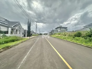 Vista de uma rua com casas em Lajeado, Brasil.