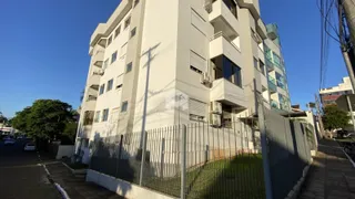 fachada de um prédio residencial em Lajeado, Brasil, com cerca de metal.