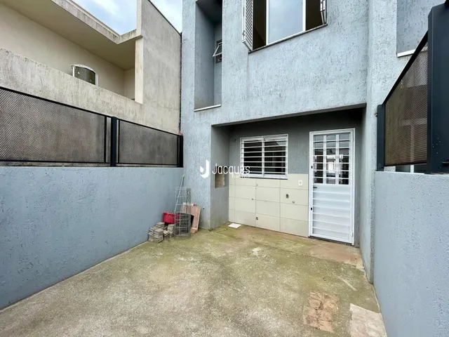 Fachada externa de um imóvel residencial em Lajeado, Brasil.
