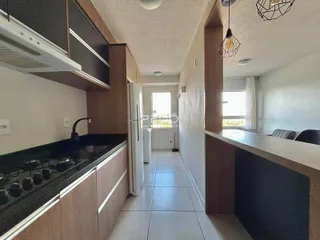 Vista da cozinha e corredor de um imóvel em Lajeado, Brasil.