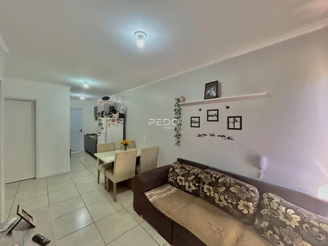 Sala de estar e jantar de um imóvel em Lajeado, Brasil.