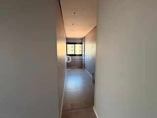 Corredor interno de uma residência em Lajeado, Brasil.