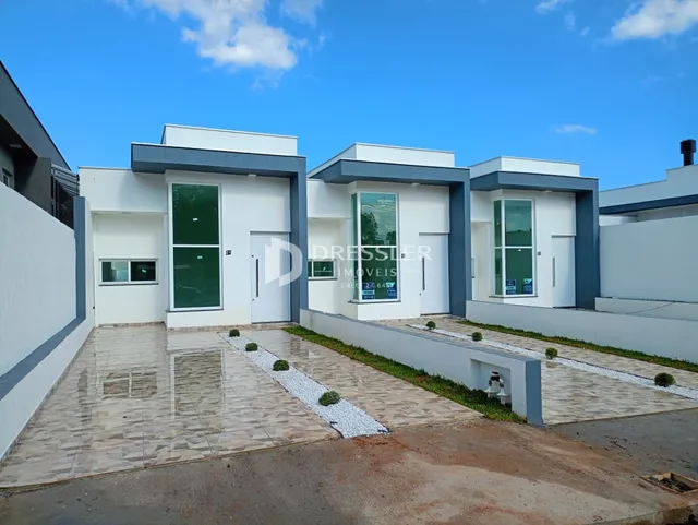 Casa geminada com 2 dormitórios