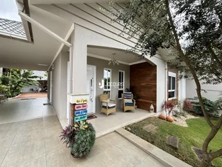 Fachada de uma casa em Lajeado, Brasil, mostrando a área externa e a entrada.