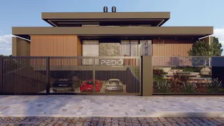 Fachada de uma casa moderna com portão de ferro em Lajeado, Brasil.