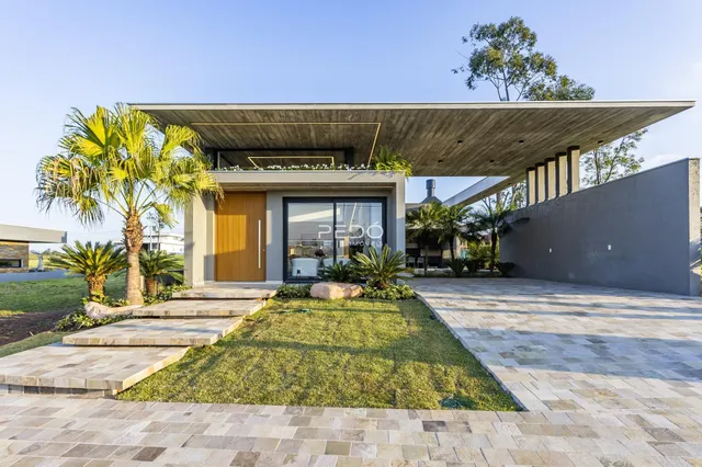Casa com 4 dormitórios