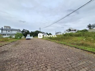 Vista da rua de paralelepípedos em uma propriedade em Lajeado.