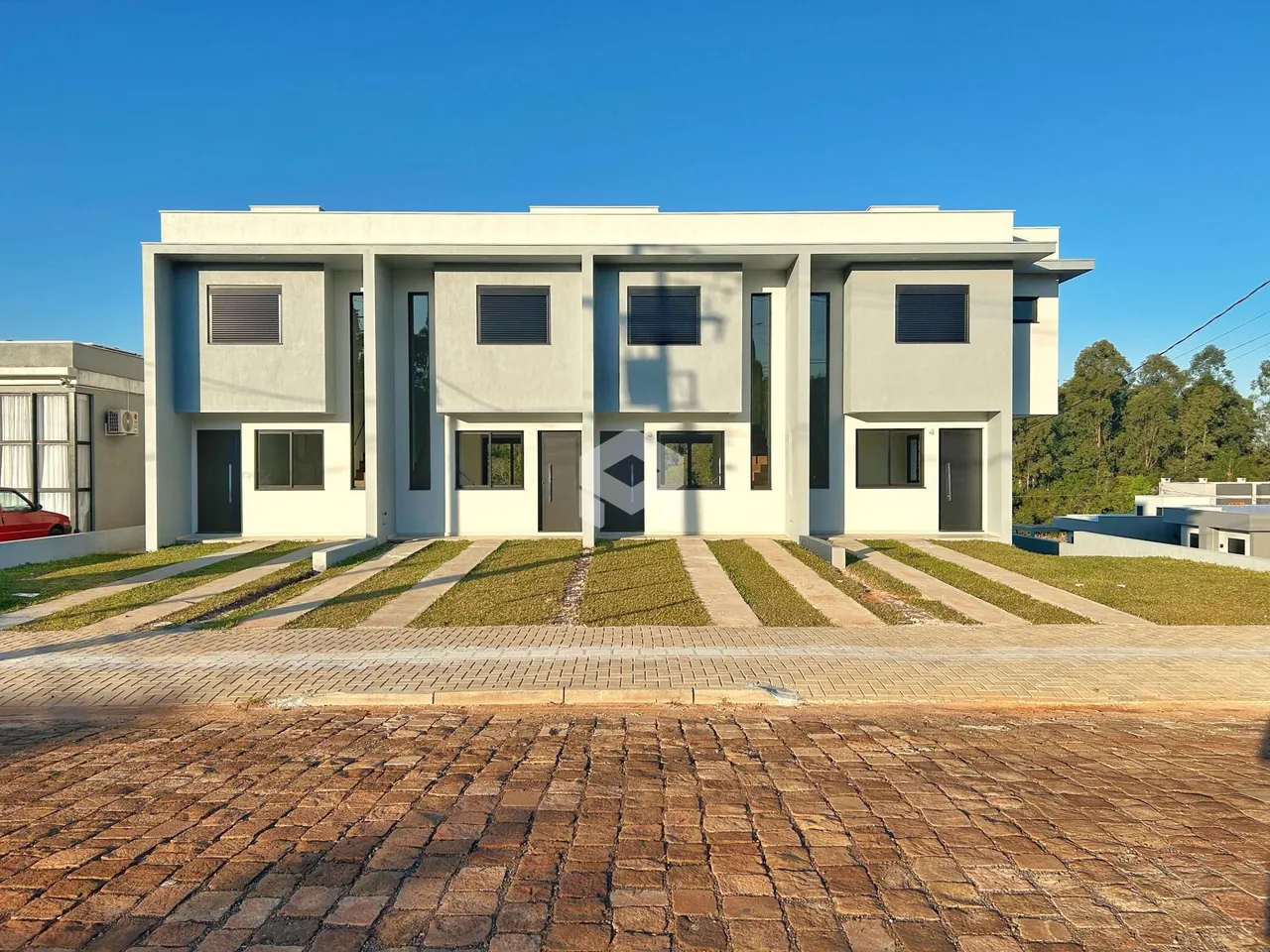 Fachada de uma casa moderna em Lajeado, Brasil.