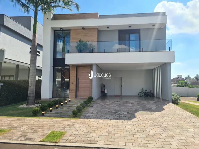 Casa com 4 dormitórios