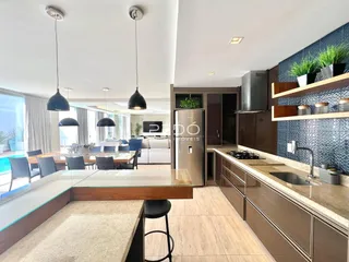 Ambiente de sala de jantar e cozinha em um imóvel no Lajeado, Brasil.