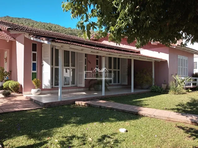 Casa com 3 dormitórios