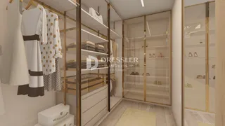 Um closet com estantes de madeira e armários de vidro.