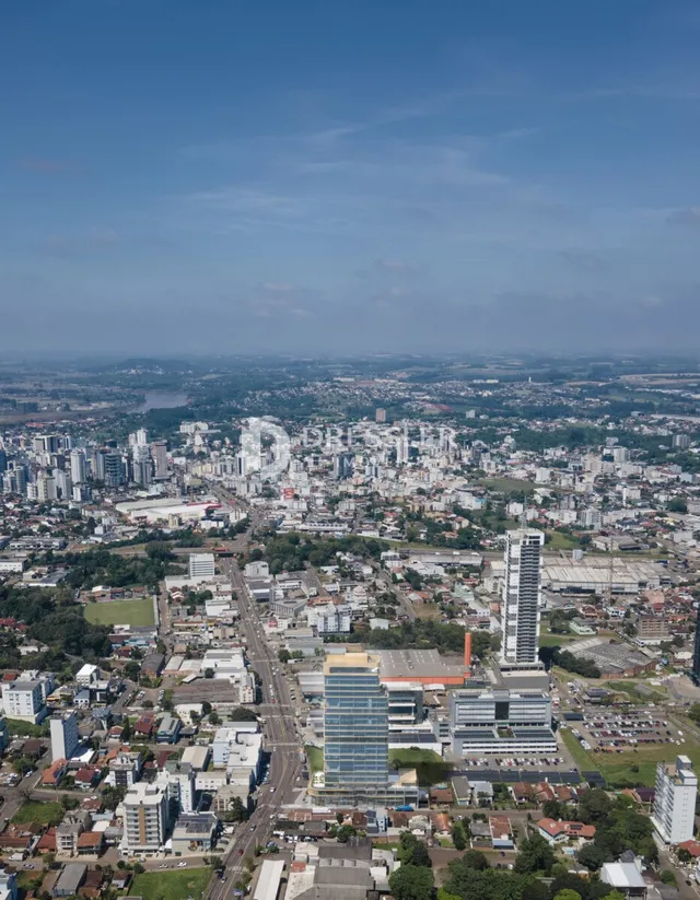 Vista aérea de uma área urbana densamente povoada em Lajeado, Brasil.