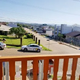 Vista externa mostrando paisagem e área verde de uma propriedade em Lajeado.