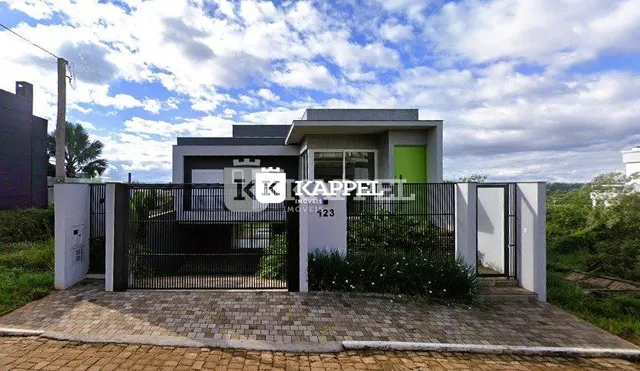 Fachada moderna de uma residência em Lajeado, Brasil.