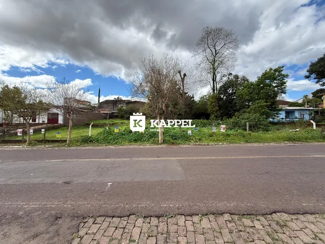 Vista externa da propriedade em Lajeado, Brasil, mostrando a rua e a vegetação ao fundo.