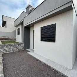 Fachada externa de uma residência moderna em Lajeado.