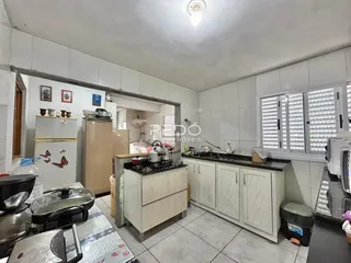 Interior da cozinha e sala de jantar de um imóvel em Lajeado, Brasil.