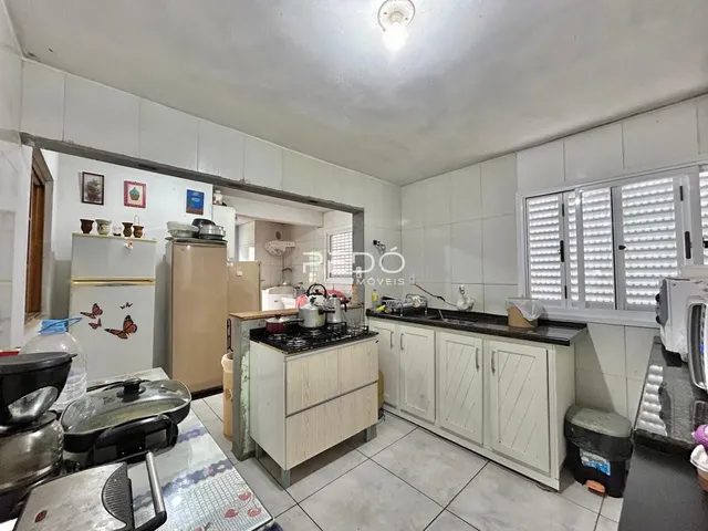 Interior da cozinha e sala de jantar de um imóvel em Lajeado, Brasil.