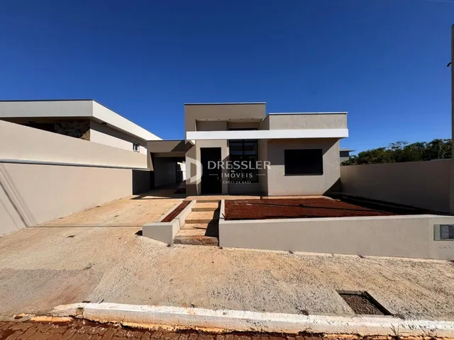 Fachada de uma casa moderna em Lajeado, Brasil.