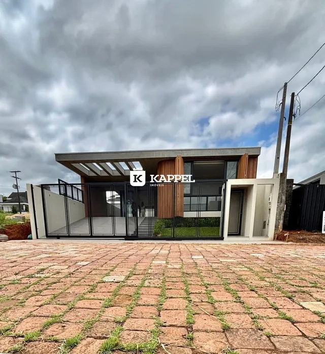 Foto da fachada moderna de uma residência em Lajeado, Brasil.