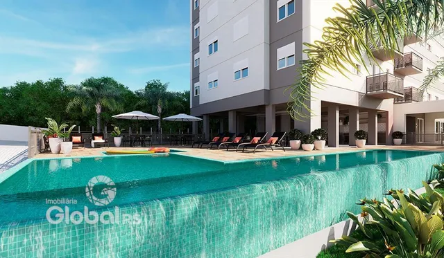 Vista de uma piscina e área de lazer de um imóvel em Lajeado.