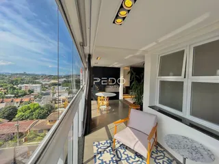 Vista panorâmica de um apartamento com varanda em Lajeado, Brasil.