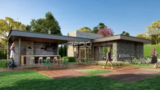 Fachada moderna de uma casa com deck e jardim em Lajeado, Brasil.