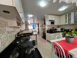 Foto da cozinha de uma residência em Lajeado, Brasil.