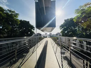Vista de um terraço com grade de segurança em Lajeado.