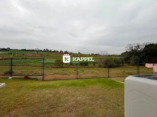 Vista externa de um terreno com grama e cerca em Lajeado, Brasil.