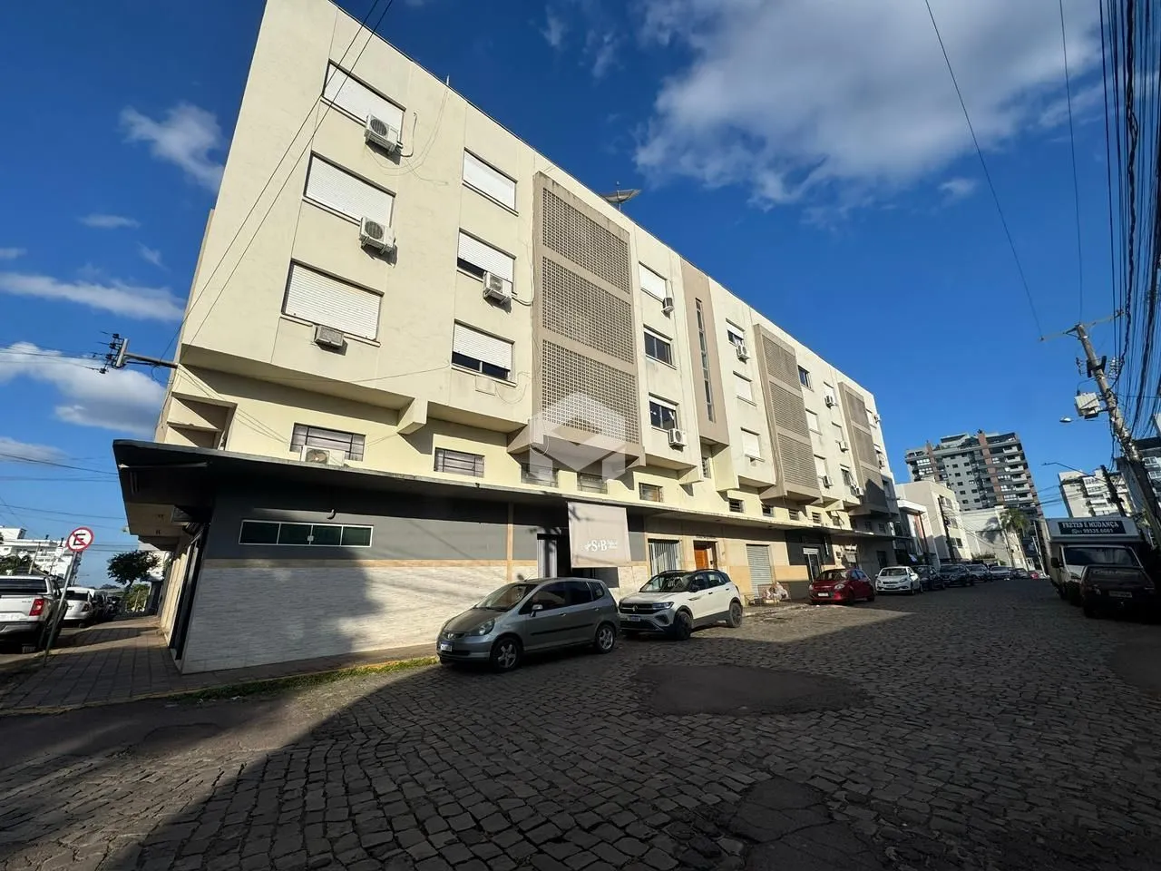 Fachada de um prédio residencial em Lajeado, Brasil.