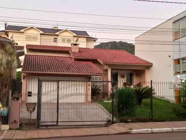 Casa com 4 dormitórios